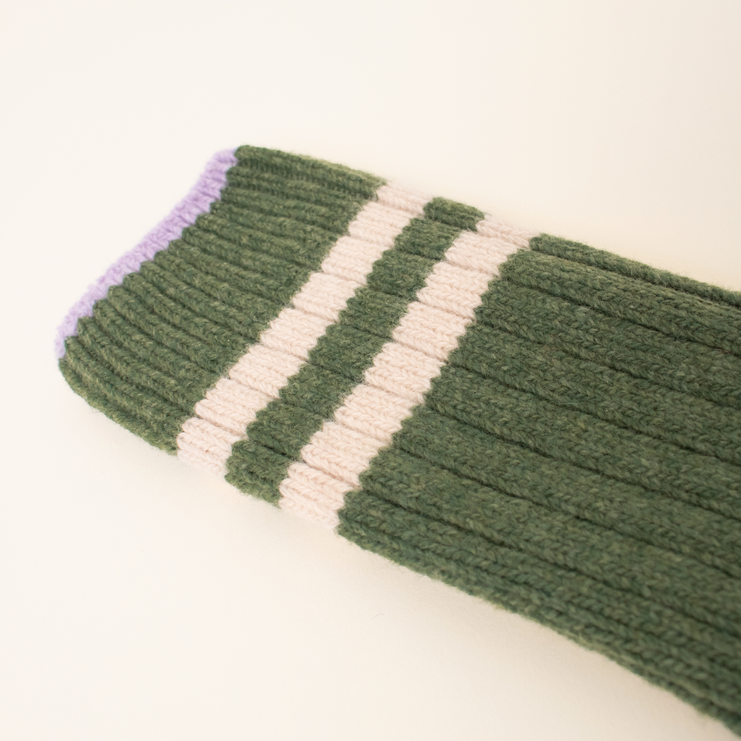 Dicke Stricksocken aus Wolle in Grün