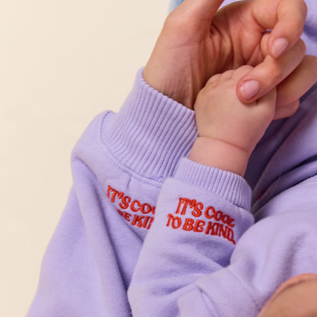 Baby Kindness Sweater aus Bio-Baumwolle in Lila