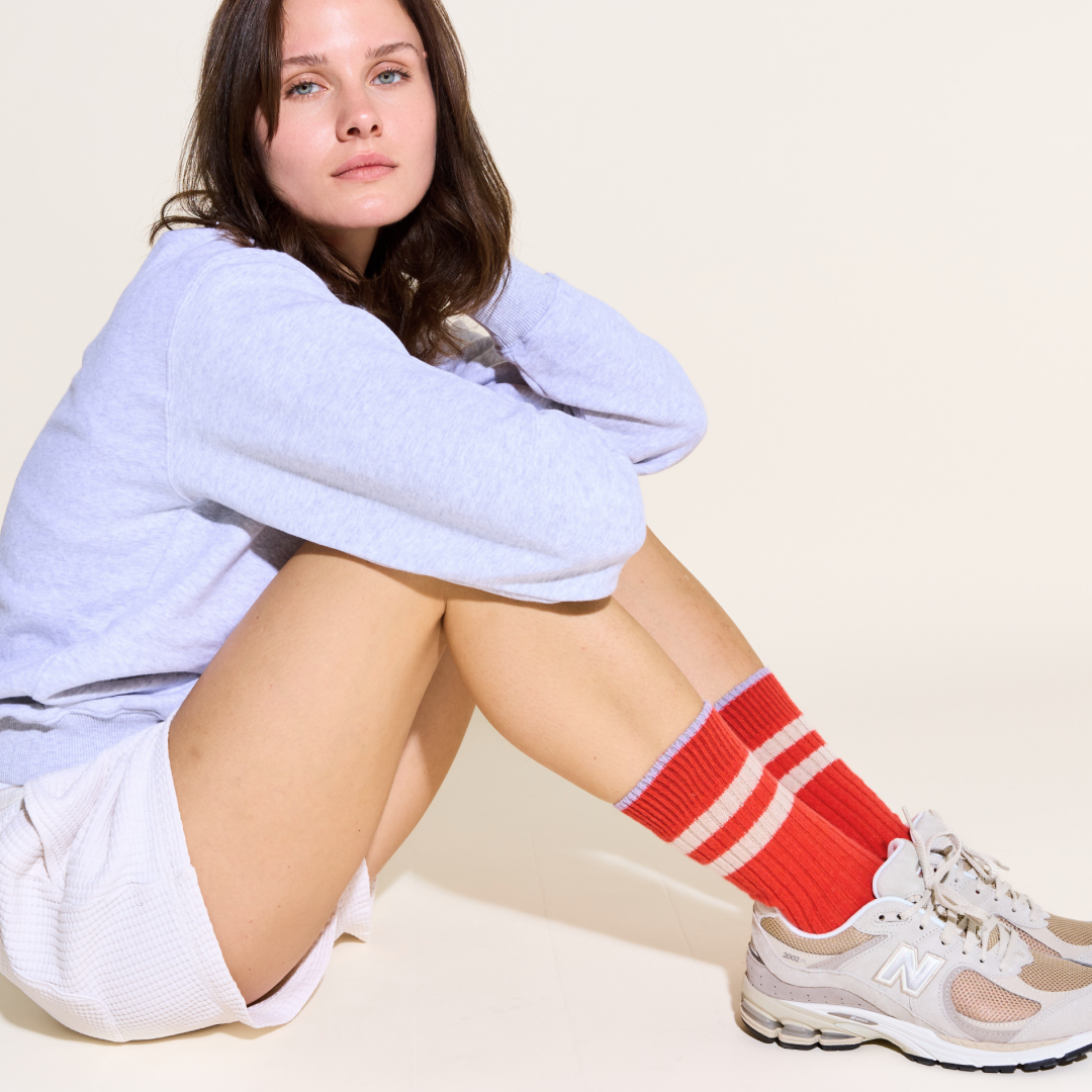 Dünne Stricksocken aus Wolle in popeia Rot