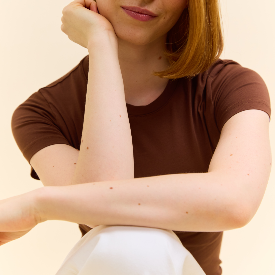 Tight T-Shirt aus Bio-Baumwolle in Dunkelbraun