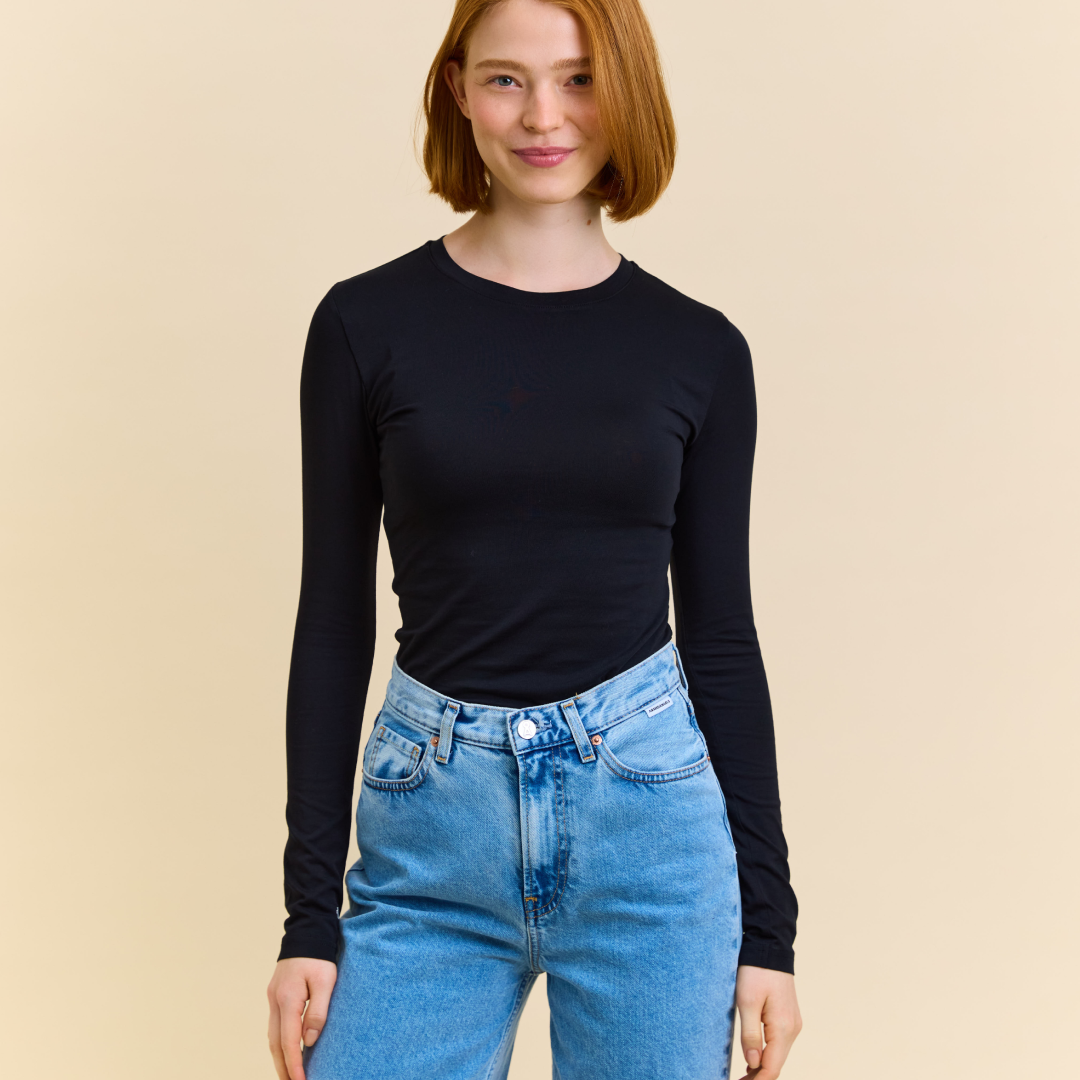 Tight Langarmshirt aus Bio-Baumwolle in Schwarz