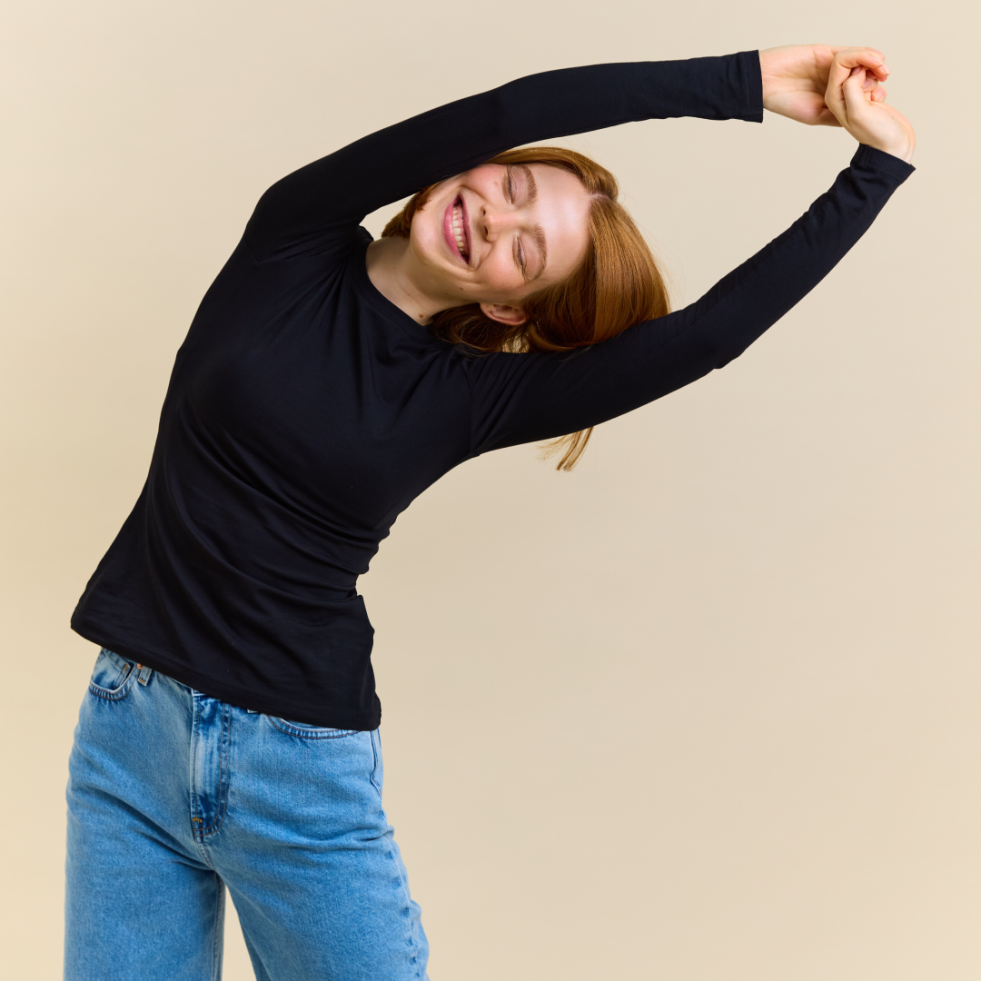 Tight Langarmshirt aus Bio-Baumwolle in Schwarz
