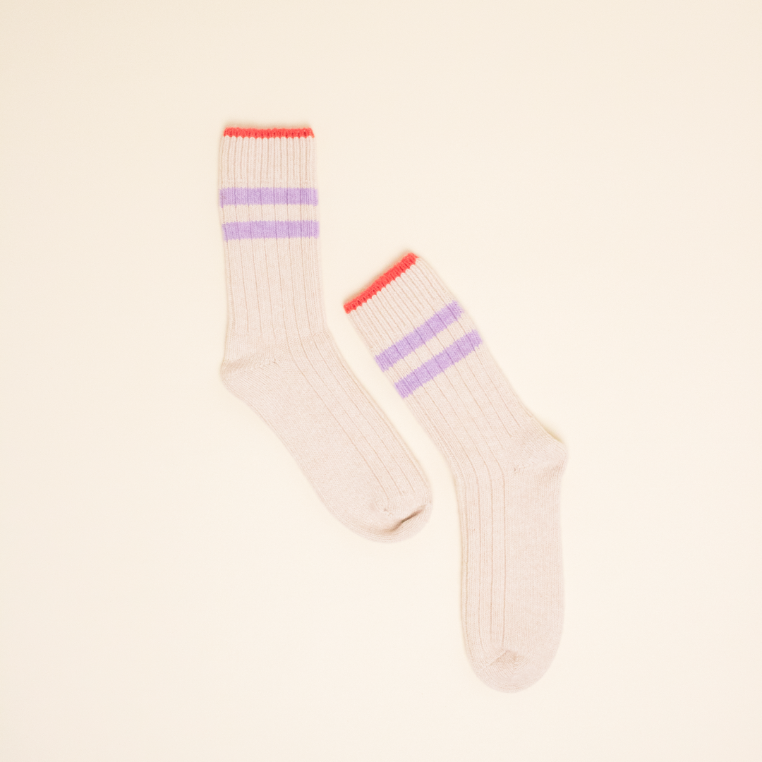 Dicke Stricksocken aus Wolle in Ecru