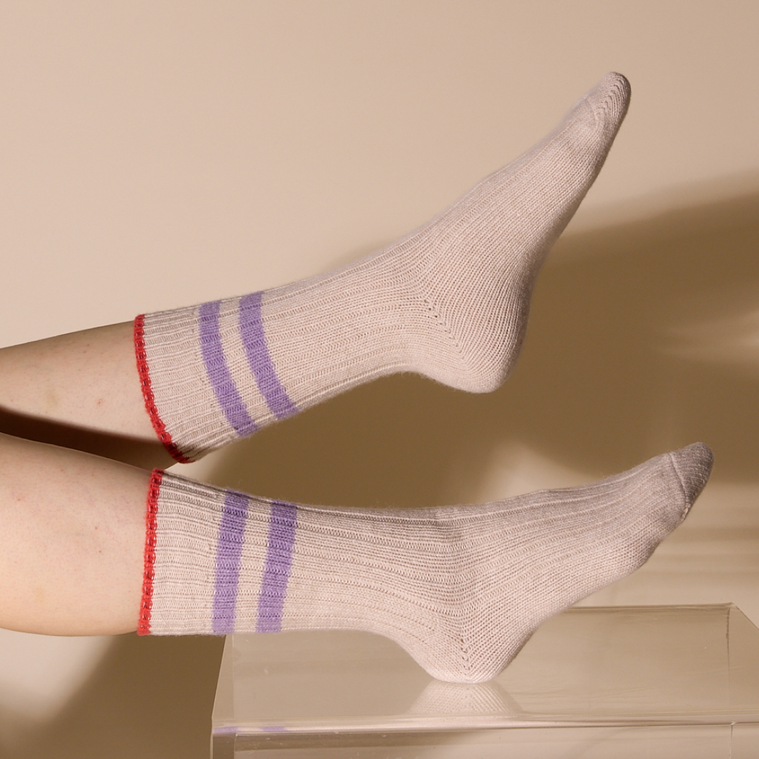 Dicke Stricksocken aus Wolle in Ecru