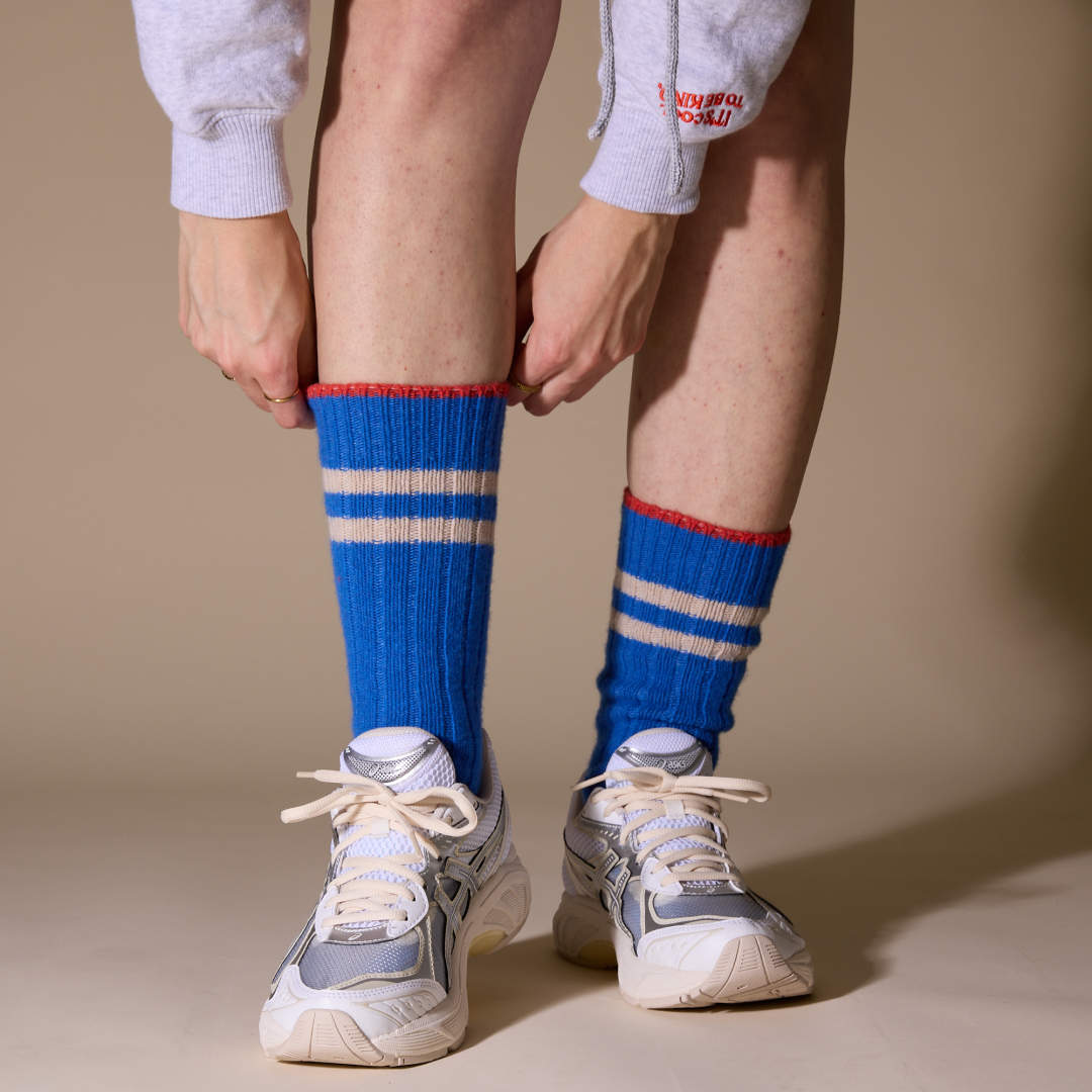 Dicke Stricksocken aus Wolle in Königsblau