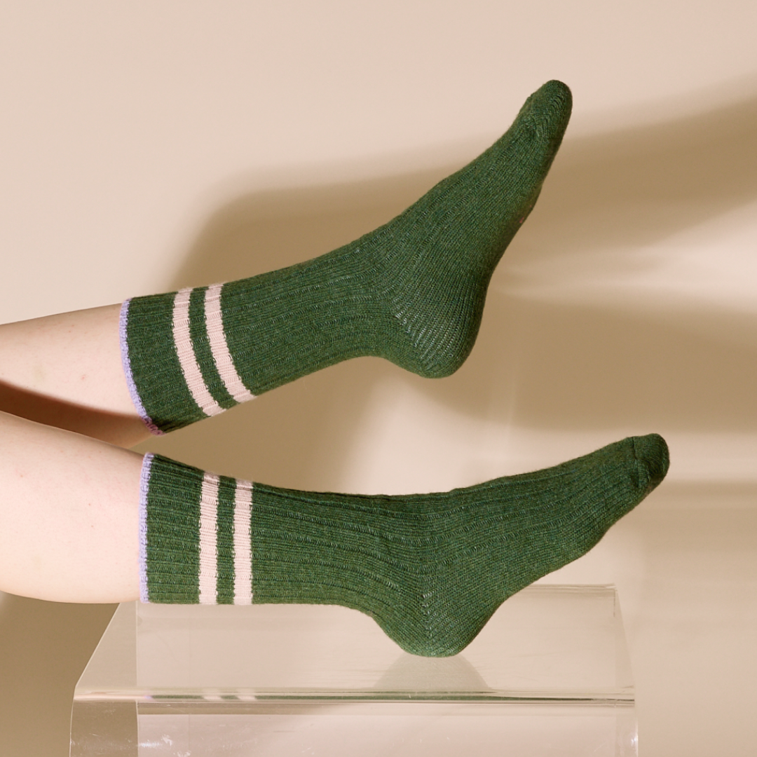 Dicke Stricksocken aus Wolle in Grün