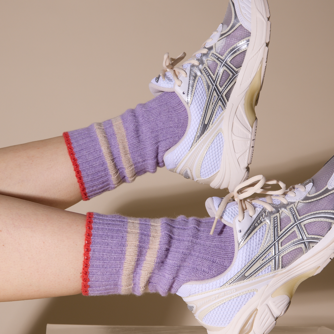 Dicke Stricksocken aus Wolle in Lila