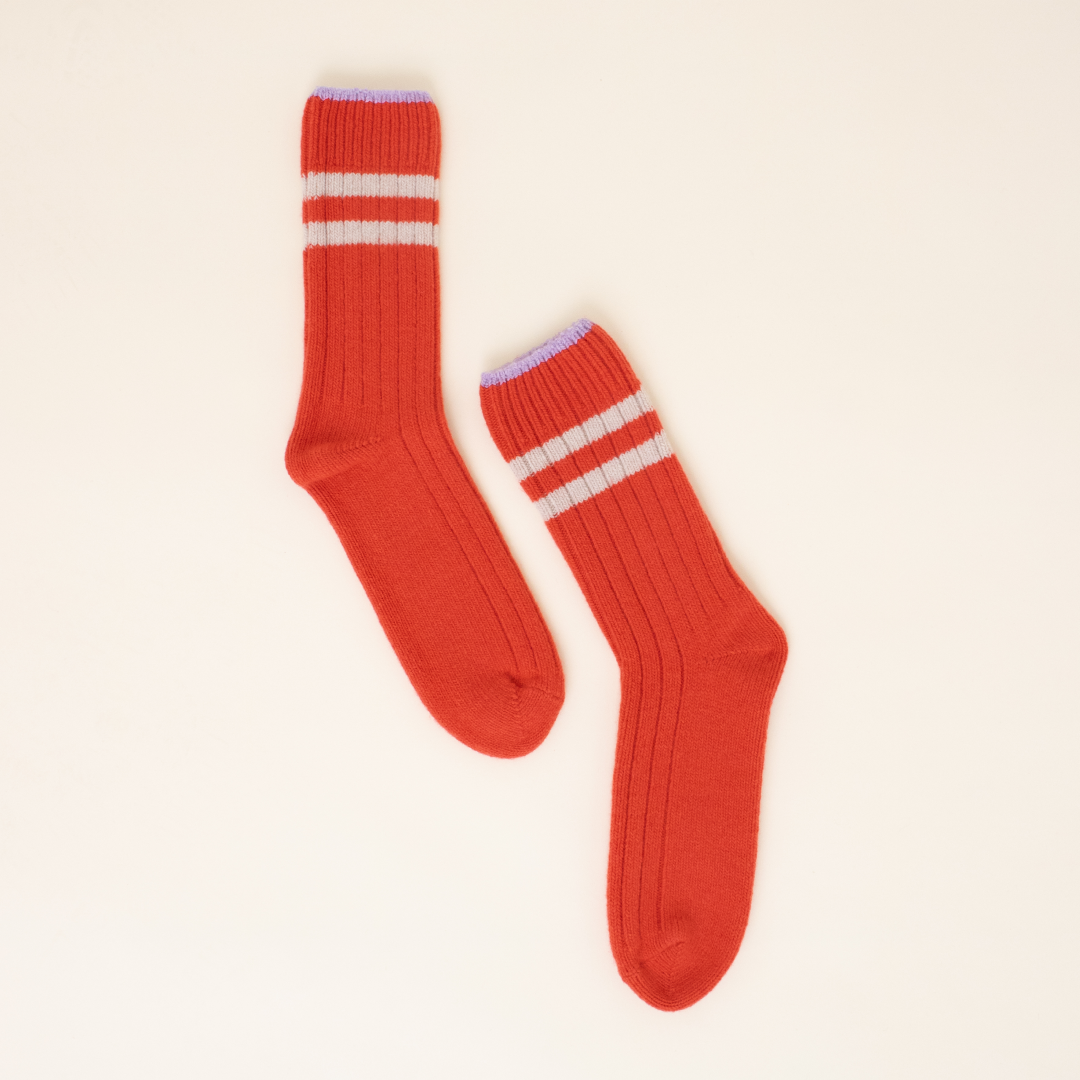 Dicke Stricksocken aus Wolle in popeia Rot
