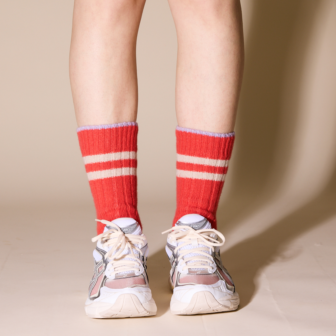 Dicke Stricksocken aus Wolle in popeia Rot