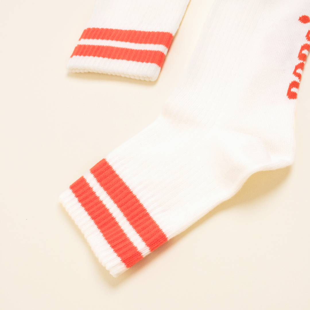 The Tennis - Ankle Socken aus Bio-Baumwolle mit popeia roten Streifen